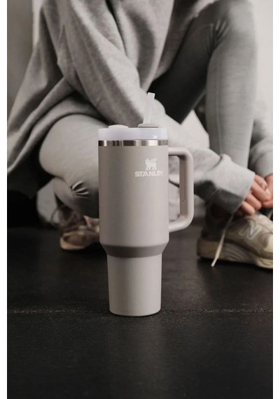 Stanley Quencher Pipetli 1.18lt Kül Rengi Termos Siyah