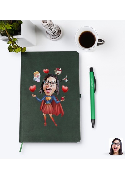 Kişiye Özel Süper Anne Karikatürlü Yeşil Termo Deri Defter Kalem