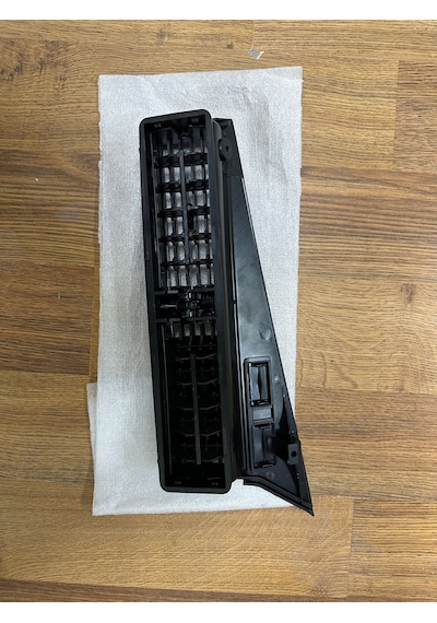 Mercedes W201 Orta Kalorifer Izgarası A2018300665