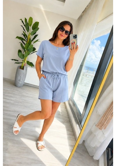 Buğrahayalin Kadın Kısa Kollu Yakası Açık Modal Bluz Ve Bağcıklı Kısa Şort Ikili Takım Mavi Buğrahayalin Kadın Kısa Kollu Yakası Açık Modal Bluz Ve Bağcıklı Kısa Şort Ikili Takım Mavi