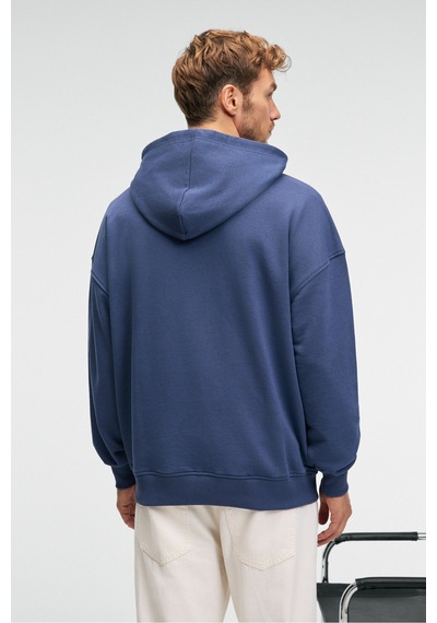 Grimelange CLAY Erkek %100 Pamuk Kapüşonlu Çıtçıtlı Baskılı Cebi Süs Etiketli İndigo Sweatshirt Grimelange CLAY Erkek %100 Pamuk Kapüşonlu Çıtçıtlı Baskılı Cebi Süs Etiketli İndigo Sweatshirt