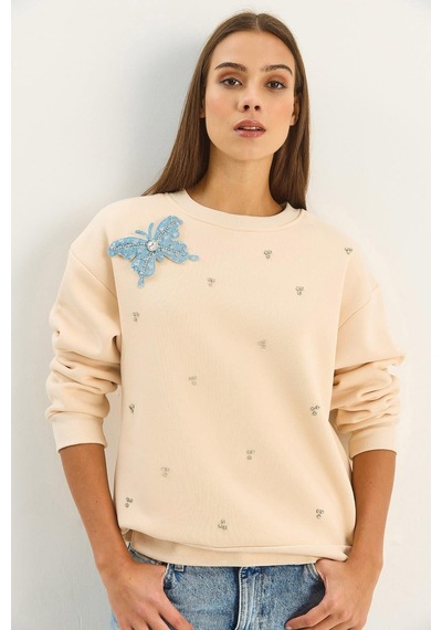 Shade Kadın Bisiklet Yaka Kelebek Aksesuarlı Taş Işlemeli Üç İplik Şadonlu Sweatshirt 60601042 - Bej Shade Kadın Bisiklet Yaka Kelebek Aksesuarlı Taş Işlemeli Üç İplik Şadonlu Sweatshirt 60601042 - Bej