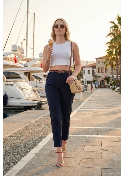 Lela Streç Pamuklu Regular Fit Yüksek Bel Düz Kısa Paça Kemerli Bayan Pantolon 668Yp5335 Lacivert Lela Streç Pamuklu Regular Fit Yüksek Bel Düz Kısa Paça Kemerli Bayan Pantolon 668Yp5335 Lacivert