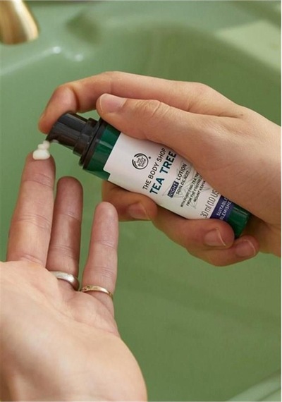 The Body Shop Çay Ağacı Akne Lekelerine Karşı Gece Losyonu 30ml