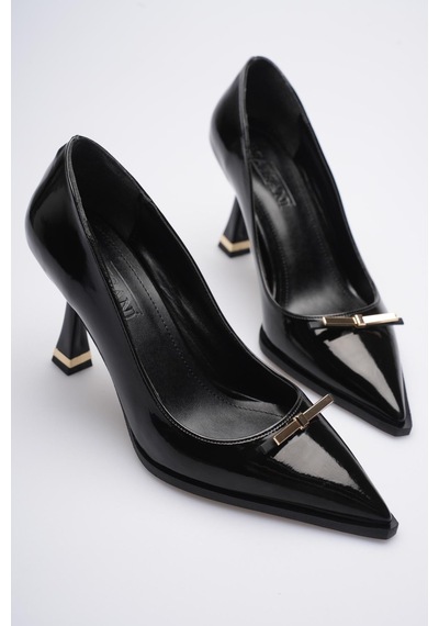 Esatsani Siyah Rugan Gold Toka Detaylı Sivri Burun 9 Cm Topuklu Rara Stiletto Kadın Ayakkabı Siyah Rugan Esatsani Siyah Rugan Gold Toka Detaylı Sivri Burun 9 Cm Topuklu Rara Stiletto Kadın Ayakkabı Siyah Rugan