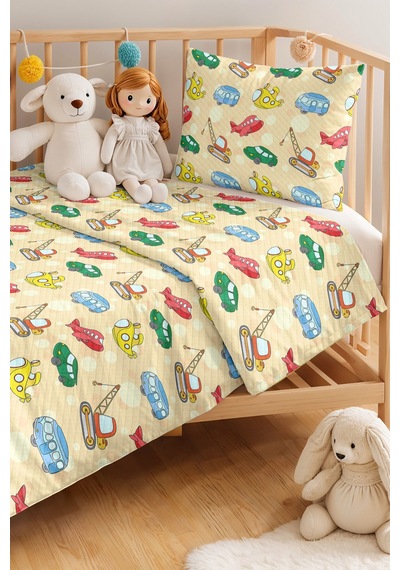 Evimde Bambaşka Ulaşım Temalı Sarı Erkek Çocuk Pike Takımı - Çizgi Araçlı Krem Bebek Odası Yatak Örtüsü - 160x220  CM