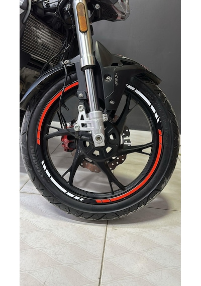 Benelli 125s Neon Turuncu Ve Gümüş Gri Parçalı Üçgen Desenli Sticker Etiket Modeli