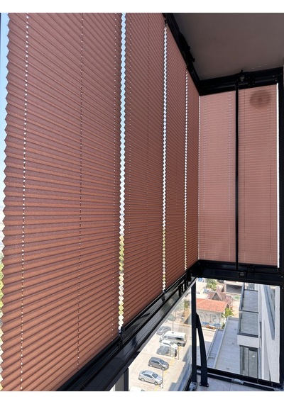 Blind-x Kahverengi Plise Katlanır Cam Balkon Perdesi, Ofis Perdesi, Mutfak Perdesi, Salon Perdesi