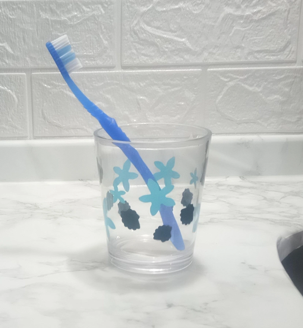 2 Adet Diş Fırçalık Ve Macun Kabı Benekli Akrilik 8x8x9cm Banyo Seti Çok Renkli