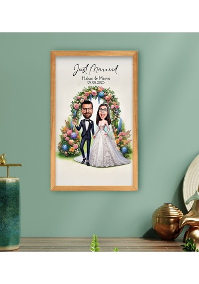 Bk Gift Kişiye Özel Evleniyoruz Karikatürlü Ahşap Çerçeveli Tablo-1 40x25cm, Sevgililer Günü, Sevgiliye Hediye Kobitmeyencom33786 Bk Gift