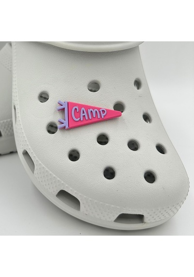 Crocs Terlik Süsü Ve Aksesuarı , Çanta Süsü Jibbitz 3d Camp 05 Yazılı Üçgen Bayrak Görsel Logo Aksesuar Lila-fuşya Crocs Terlik Süsü Ve Aksesuarı , Çanta Süsü Jibbitz 3d Camp 05 Yazılı Üçgen Bayrak Görsel Logo Aksesuar Lila-fuşya
