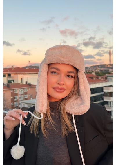 Mollycrush Kadın Bej Suni Kürk Peluş Tüylü Elit Ponponlu Şapka Bere Bej