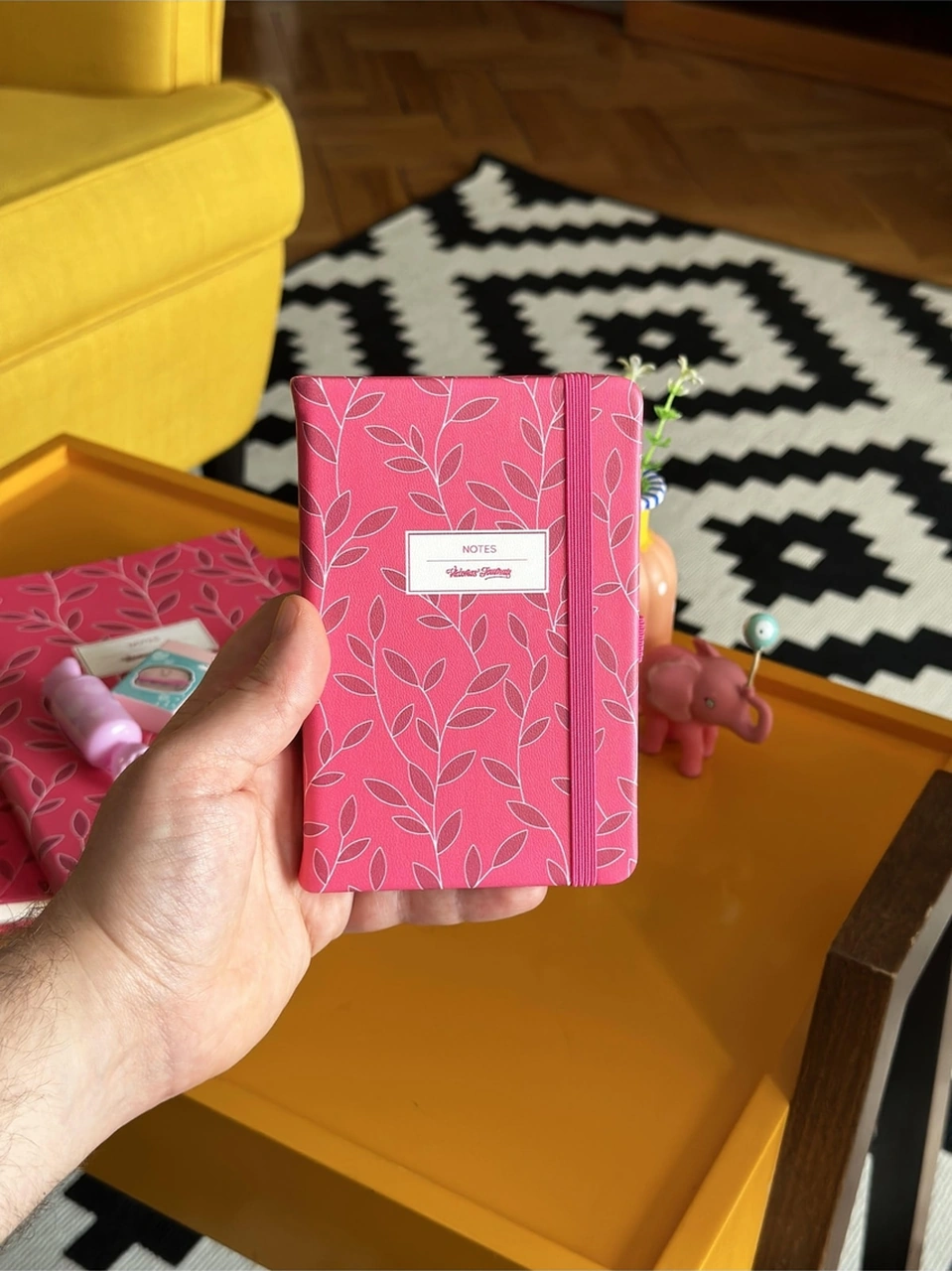Venzi Art Sert Kapak Vegan Deri 192 Sayfa A6 80gr. Noktalı Defter Pembe