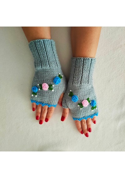 Newdaycraft El Örgüsü Mavi Ve Pembe Gül Nakışlı Gri Parmaksız Eldiven