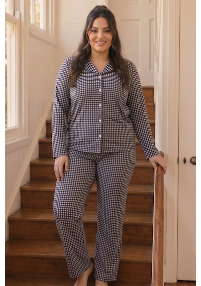 Siyah İnci Desenli Termal Kumaşlı Ultra Soft Yumuşak Büyük Beden Battal Boy Düğmeli Örme Pijama Takımı 26226509 Lacivert Siyah İnci Desenli Termal Kumaşlı Ultra Soft Yumuşak Büyük Beden Battal Boy Düğmeli Örme Pijama Takımı 26226509 Lacivert