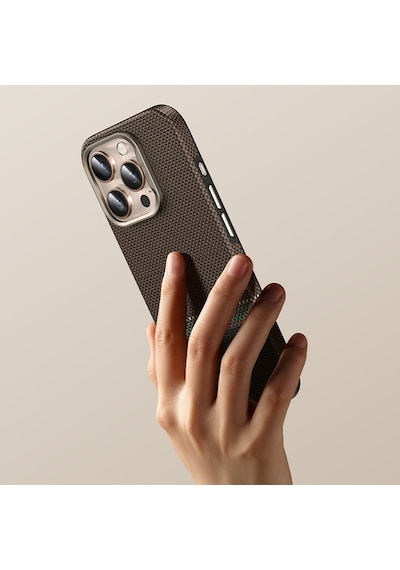 Apple iPhone 16 Pro Max Uyumlu Kılıf Magsafe Özellikli Karbon Fiber Benks Prestige Armorpro Kevlar Kapak Gold