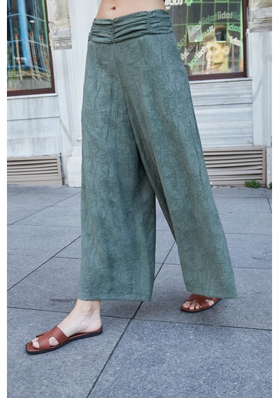 Jument Kadın Çilek Jakar Yüksek Bel Beli Büzgülü Yan Cepli Bol Paça Pantolon-haki Çiçek Haki Ç. Jument Kadın Çilek Jakar Yüksek Bel Beli Büzgülü Yan Cepli Bol Paça Pantolon-haki Çiçek Haki Ç.