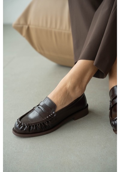 Selin Shoes Lurein Büzgülü Hafif Kalın Topuk Kadın Loafer- Kahve Rugan Kahverengi