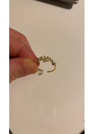 Minimal Papatya Detaylı Pirinç İncili Zirkon Taşlı Tasarım Gold Çelik Ayarlamalı Gold - Gümüş