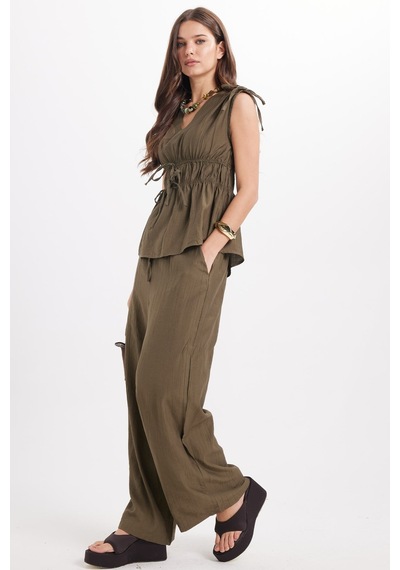 Tudors Kadın Standart Fit Normal Kesim V Yaka Beli Büzgülü Bağcıklı Bluz Geniş Paça Haki Pantolon Takım-51028
