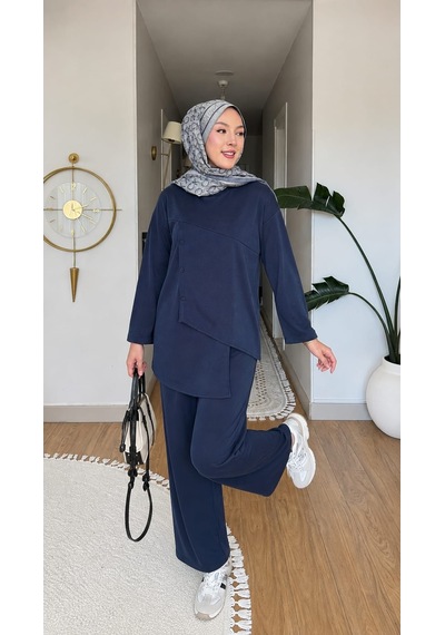 Lacivert & Açık Kahve Asimetrik Kesim İnce Pike Kumaş İkili Takım Modern Ve Rahat Şıklık Lacivert & Açık Kahve Asimetrik Kesim İnce Pike Kumaş İkili Takım Modern Ve Rahat Şıklık