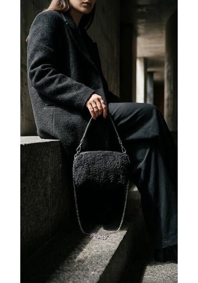 Siyah Peluş Kadın Omuz Ve El Çantası 18x12 Cm Zincir Askılı Yumuşak Dokulu Mini Çanta Diğer