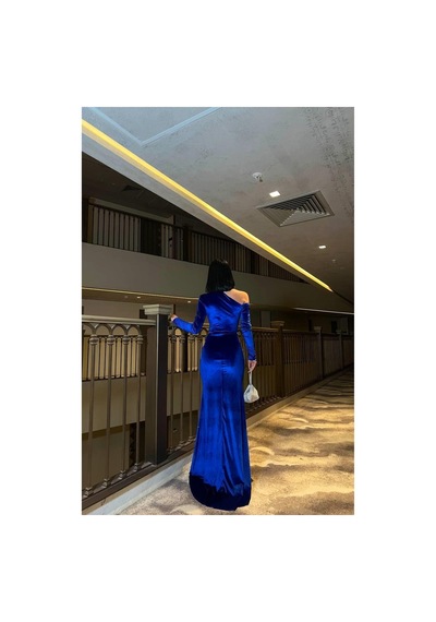DefyModa Kadın Minimal Esnek Kadife Kumaş Tek Omuz Abiye Elbise Saks