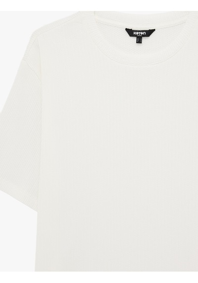 Koton Regular Fit Dokulu Kısa Kollu Basic Bisiklet Yaka Tişört Beyaz 6sam10054mk Beyaz