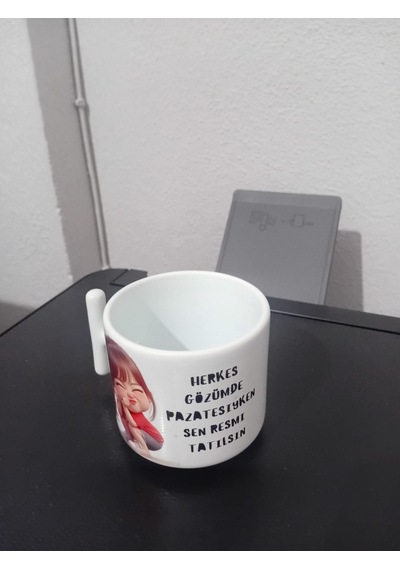 Herkes Gözümde Pazartesiyken Sen Resmi Tatilsin Figürlü T Kupa 07 Beyaz