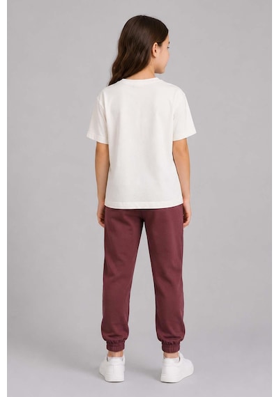 Riccotarz Kız Çocuk Göğsüden Papatya Ve Yazı Detaylı T-shirt Çift Cep Ve İp Detaylı Eşofman Takım Mor Riccotarz Kız Çocuk Göğsüden Papatya Ve Yazı Detaylı T-shirt Çift Cep Ve İp Detaylı Eşofman Takım Mor