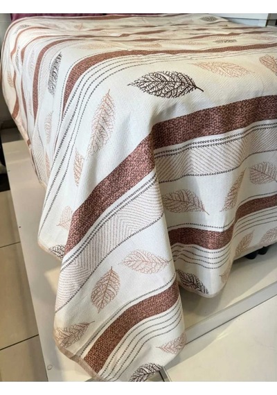 Kahverengi Yaprak Desenli Tek Kişilik Pike 160x240 Cm Doğal Tonlarda Şıklık Ve Konfor Renkli