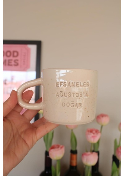 Efsaneler Ağustosta Doğar Seramik Kupa, Bej, Noktacıklı Tasarım, Türkçe Yazılı Beyaz - Çok Renkli