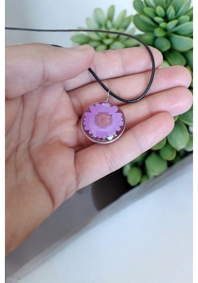 Epoksi Kolye Mor Menekşe Çiçek Model Deri Ipli Orijinal Sağlam 2 Adet Kolye Deri İpli Kolye 56 Cm Deri İpli Kolye 56 Cm Epoksi Kolye Mor Menekşe Çiçek Model Deri Ipli Orijinal Sağlam 2 Adet Kolye Deri İpli Kolye 56 Cm Deri İpli Kolye 56 Cm