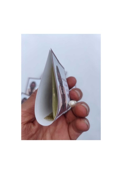 48 Adet Kişiselleştirilebilir Kına Hediyesi - Mürdüm Çerçeveli Karton Üzeri İnci Küpeli, 4-5 Gr Hijyenik Kapalı Ambalaj Kına