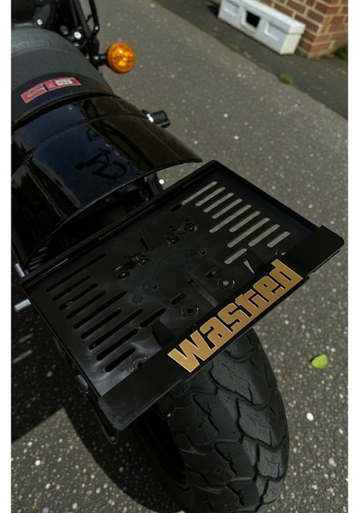 Motorsiklet Wasted Plakalık Sarı Kabartmalı Krom Yazı 1 Adet Motor Plakası