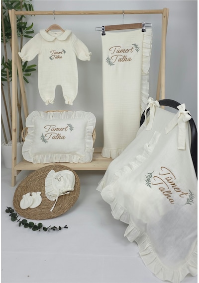 Gros Shop Müslin Yeni Doğan 4katlı Organik %100pamuk Kişiye Özgü Nakışlı Hastane Çıkış Seti İki Dallı Model-2 Ekru-1