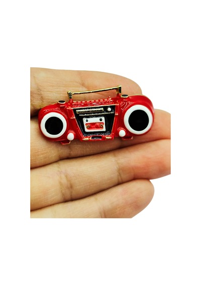 Retro Kırmızı Boombox Radyo Tasarım Broş Vintage Müzik Severler İçin Şık Aksesuar Kırmızı