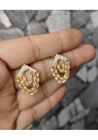 Beyaz Taşlı Sallantılı Gümüş Küpe - Gold Renk Gümüş