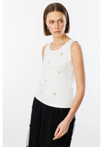 On Fashion Taşlı Kolsuz V Yaka Kadın Bluz 25y.on.blz.51384.01 Ekru