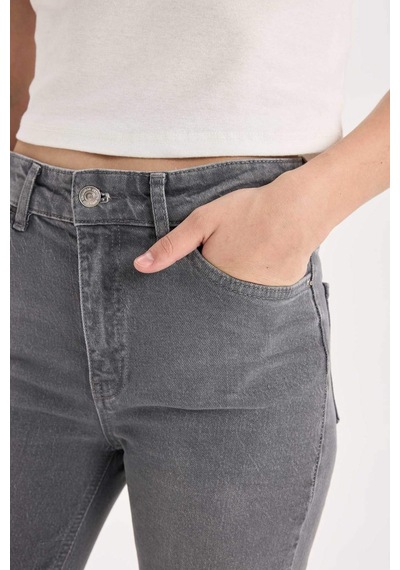 DeFacto Comfort Straight Yüksek Bel Bilek Boy Jean Yıkamalı Pantolon E3413AXNSNM36
