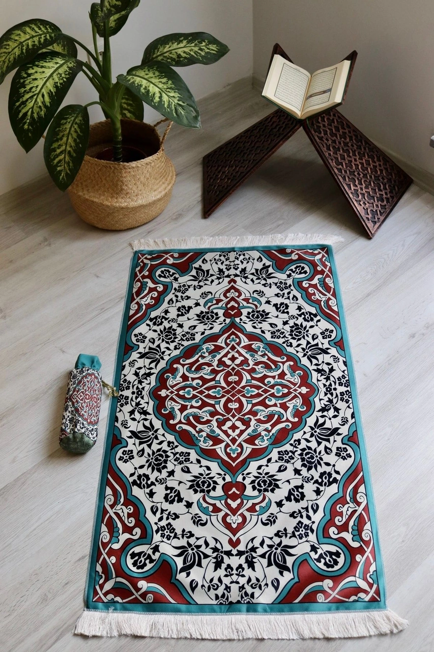 Pratik Ve Taşınabilir Ipek Dokulu Keseli Seccade Halı Desenli S10012 Çok Renkli