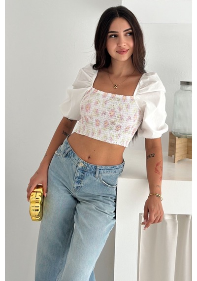 Femelle Beyaz Çiçek Desenli Büzgülü Kısa Kollu Romantik Stil Carmen Crop Bluz