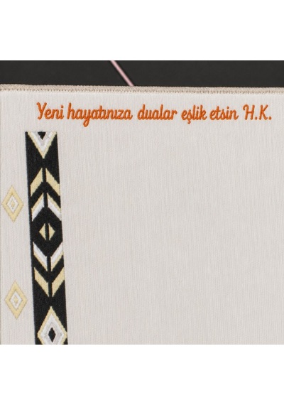 Tesbihane Kişiye Özel Nakış İşlemeli Hediyelik Seccade - Şönil Kumaş - Anadolu Motifli Krem