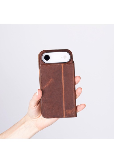 Bloomcase Sonat Mahogany Saddle Hakiki Deri Apple Uyumlu iPhone 17 Air 6.5" Folio Kılıfı Kahverengi