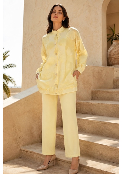 Lale Butik Organze Kumaş Üst Ceketi Taşlı Düğmeli Desenli Ceket Pantolonlu Takım 14396 Sarı Lale Butik Organze Kumaş Üst Ceketi Taşlı Düğmeli Desenli Ceket Pantolonlu Takım 14396 Sarı