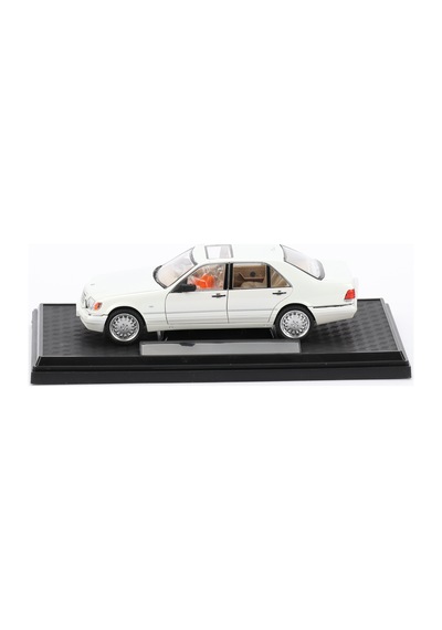1:24 Ölçek Sesli Işıklı 4 Kapısı Kaput Ve Bagajı Açılan Stantlı Model Araç Beyaz Düz