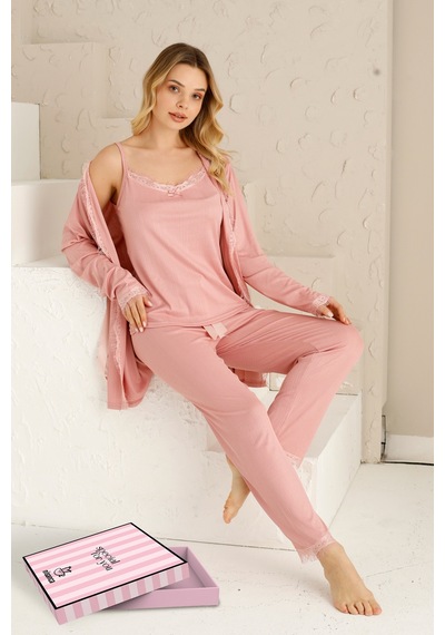 Nisanca Sabahlıklıklı 3 Parça Çeyizlik Kutulu Kadın Pijama Takımı- Dantelli Kutulu Kadın Pijama- Geniş Beden Aralığı Pudra Nisanca Sabahlıklıklı 3 Parça Çeyizlik Kutulu Kadın Pijama Takımı- Dantelli Kutulu Kadın Pijama- Geniş Beden Aralığı Pudra