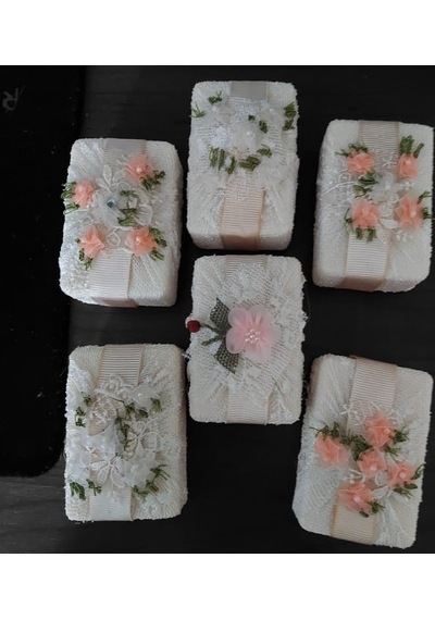 El Yapımı İşlemeli Süs Sabun, Çiçek Desenli Dekoratif Sabun, Beyaz Ve Pembe, 9x5x3 Cm, 1 Adet Diğer