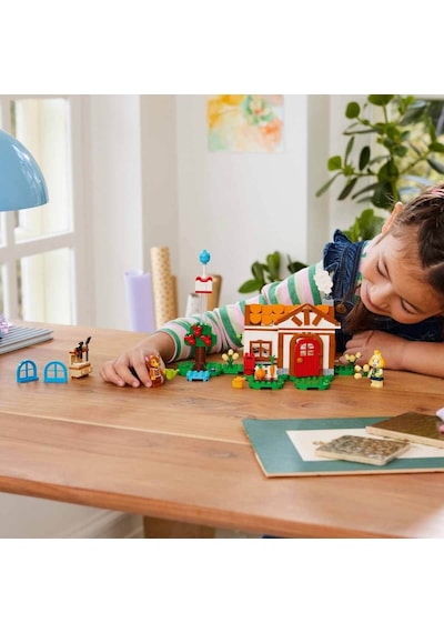LEGO® Animal Crossing™ Isabelle Ev Ziyaretinde 77049 6+ Yaratıcı Oyuncak Yapım Seti - 389 Parça