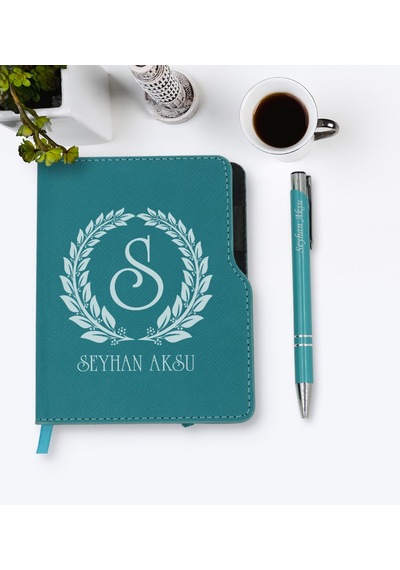 Kişiye Özel Çelenk Baş Harfli Isimli Turkuaz Termo Deri Defter Ka N11.2112